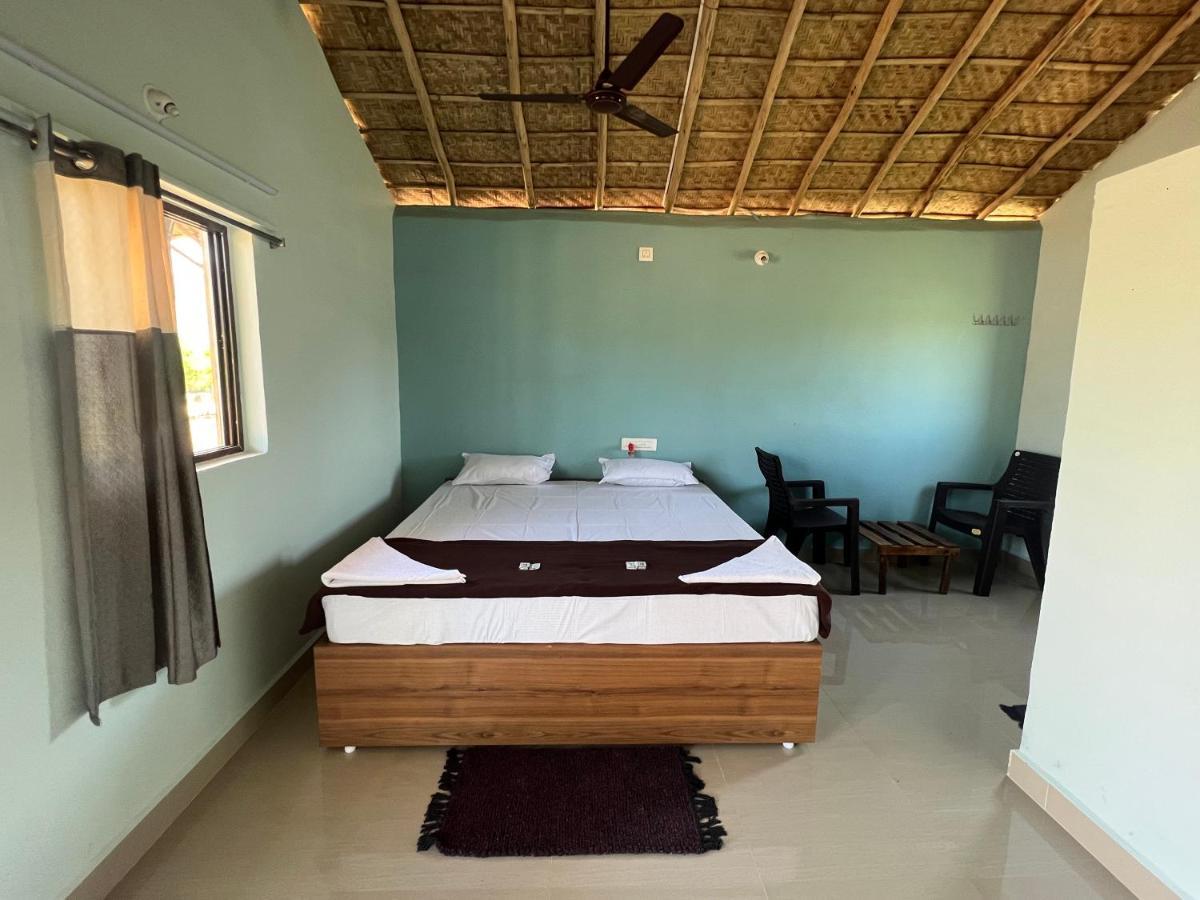 Hippie Land Hampi Hotel Buitenkant foto