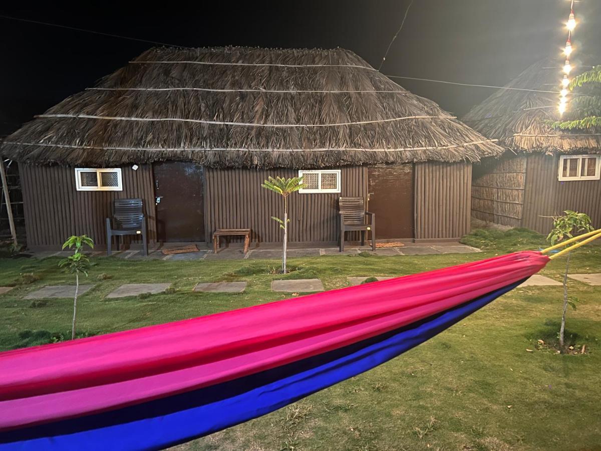 Hippie Land Hampi Hotel Buitenkant foto
