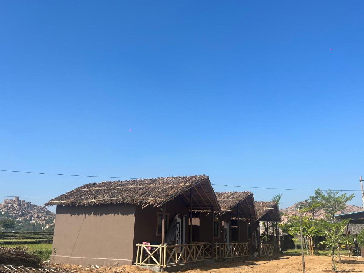 Hippie Land Hampi Hotel Buitenkant foto