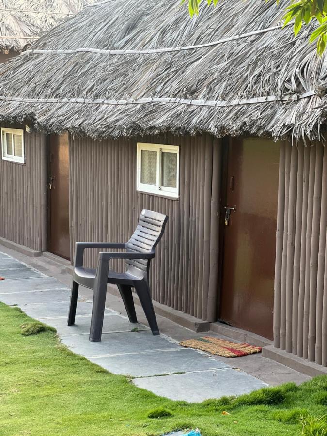 Hippie Land Hampi Hotel Buitenkant foto