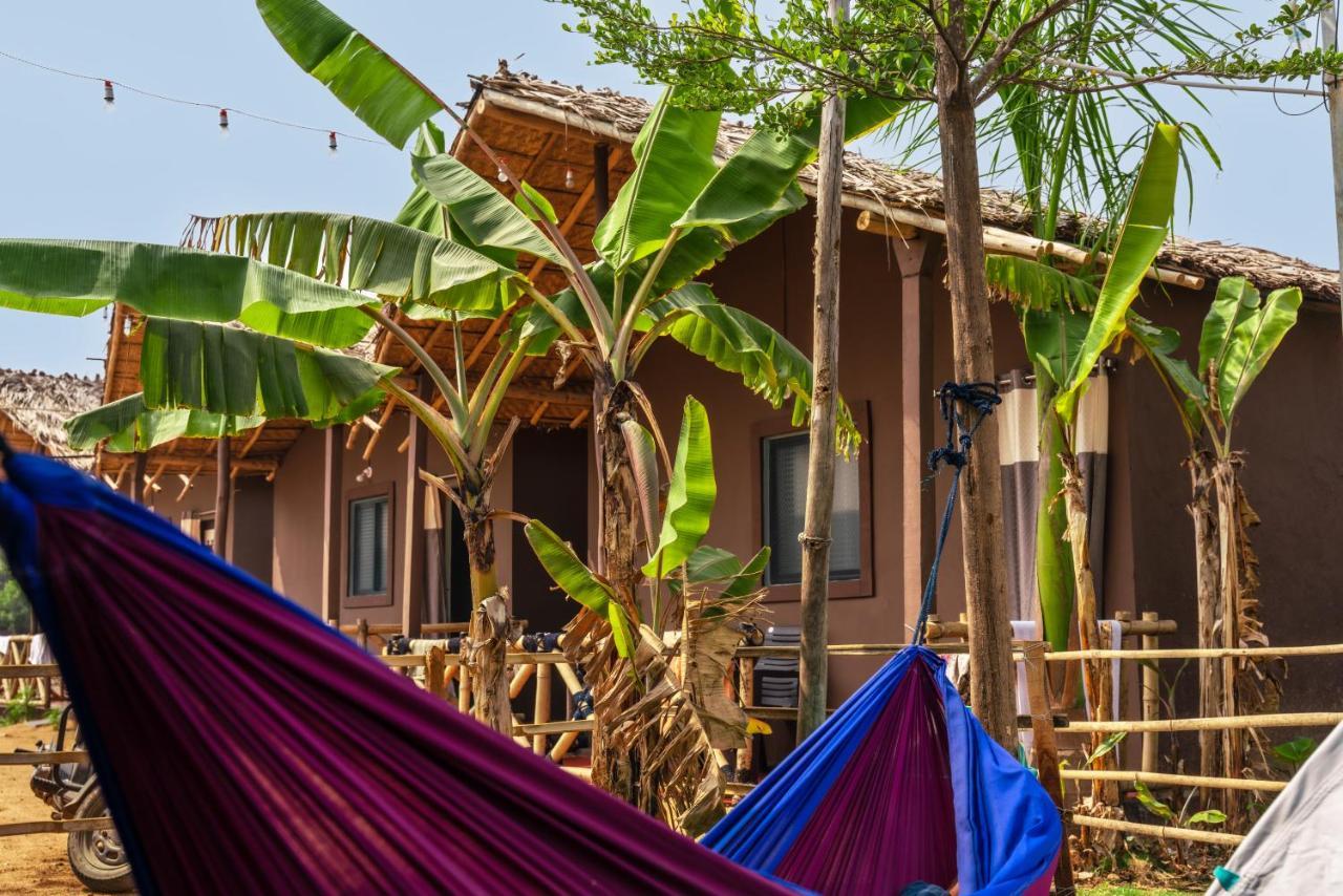 Hippie Land Hampi Hotel Buitenkant foto