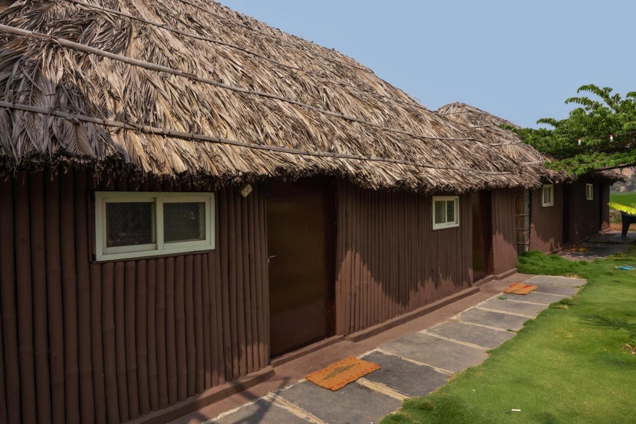 Hippie Land Hampi Hotel Buitenkant foto