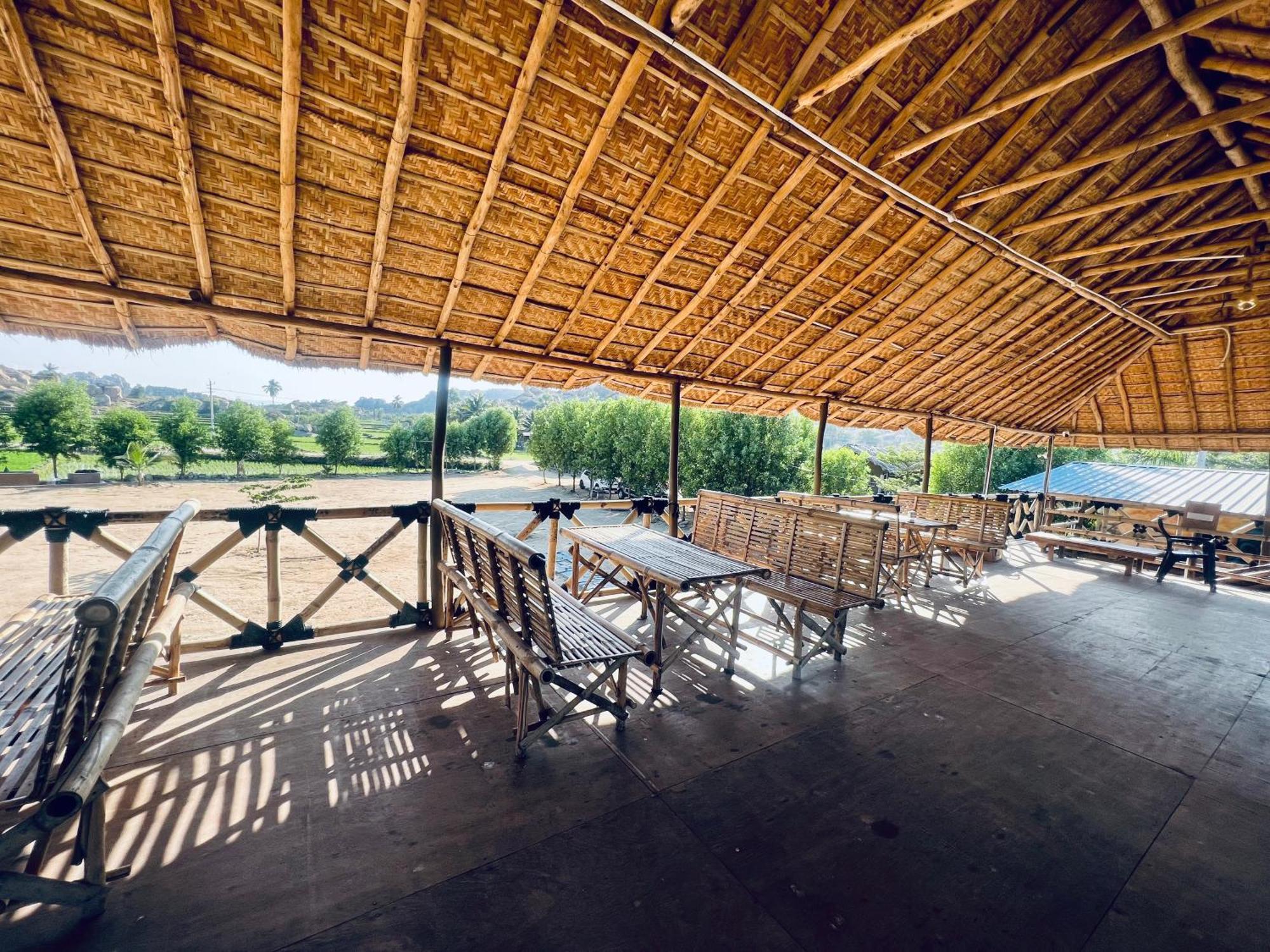 Hippie Land Hampi Hotel Buitenkant foto