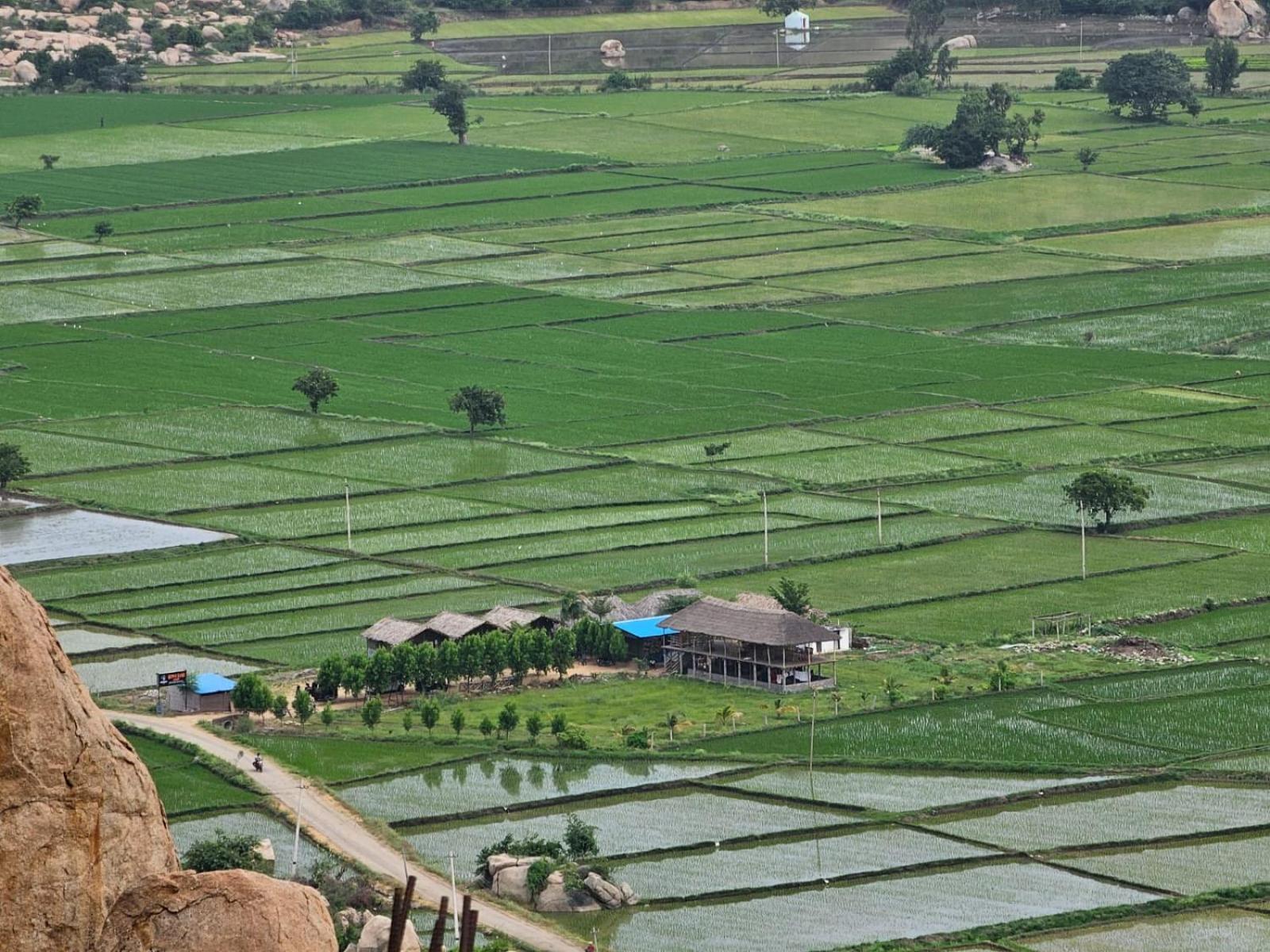 Hippie Land Hampi Hotel Buitenkant foto